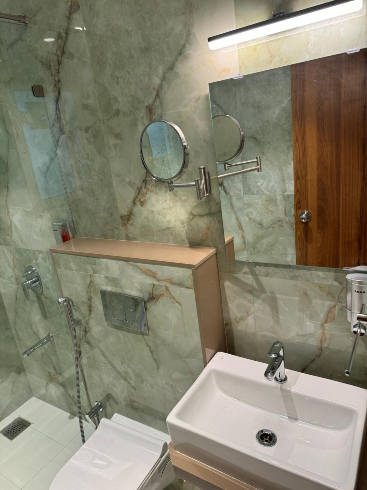 Hotel Mumbai House, Malad Bagian luar foto
