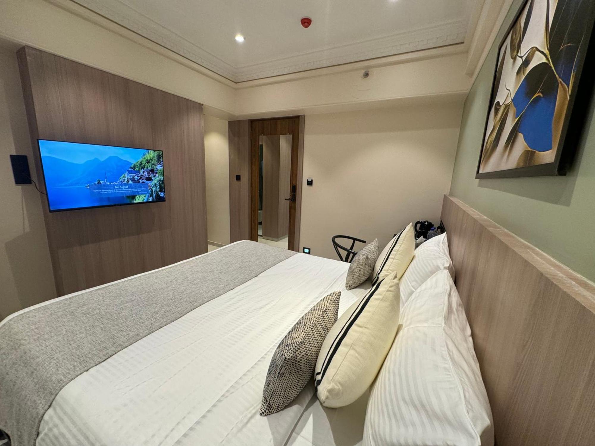 Hotel Mumbai House, Malad Bagian luar foto