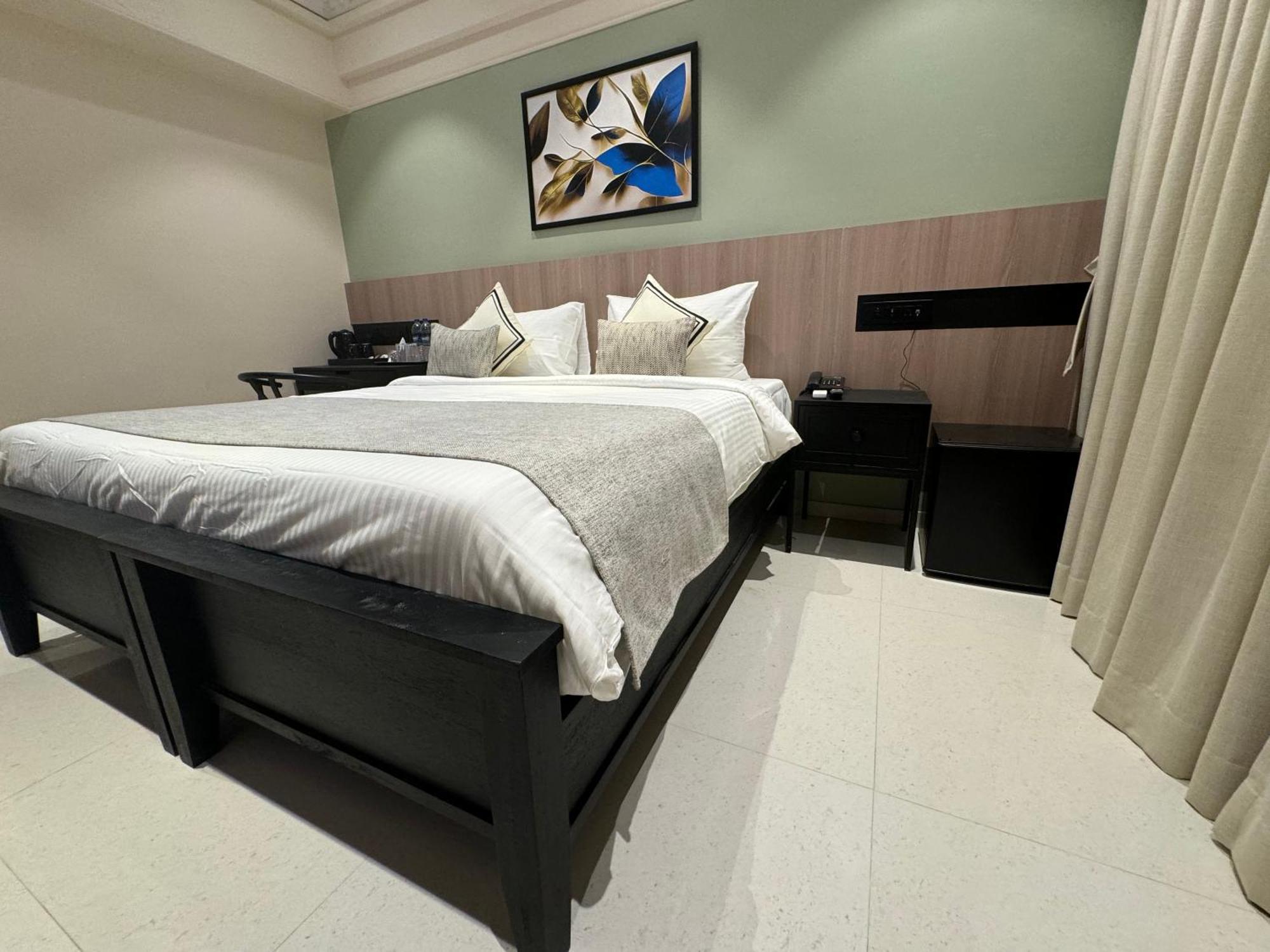 Hotel Mumbai House, Malad Bagian luar foto